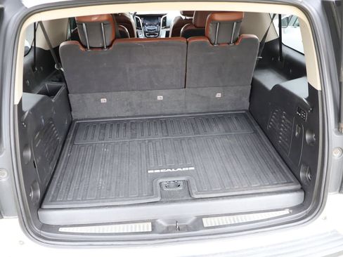Used 2020 Cadillac Escalade ESV Luxury image 16