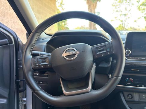 Used 2025 Nissan Rogue SV FWD image 24