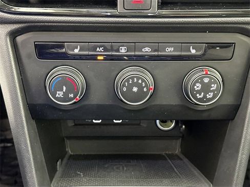 Used 2022 Volkswagen Taos SE image 12