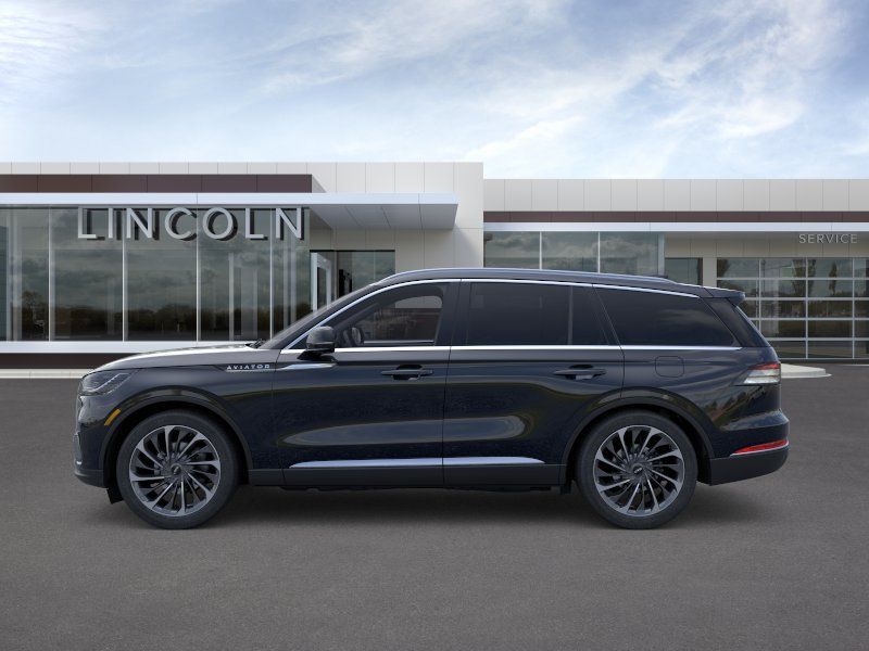 Used 2025 Lincoln Aviator Reserve w/ Illumination Package RWD image 3