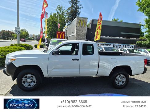 Used 2018 Toyota Tacoma SR RWD image 4