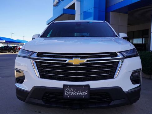 Used 2023 Chevrolet Traverse LT image 3