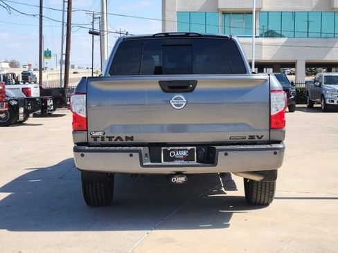Used 2018 Nissan Titan SV w/ SV Convenience Package image 14