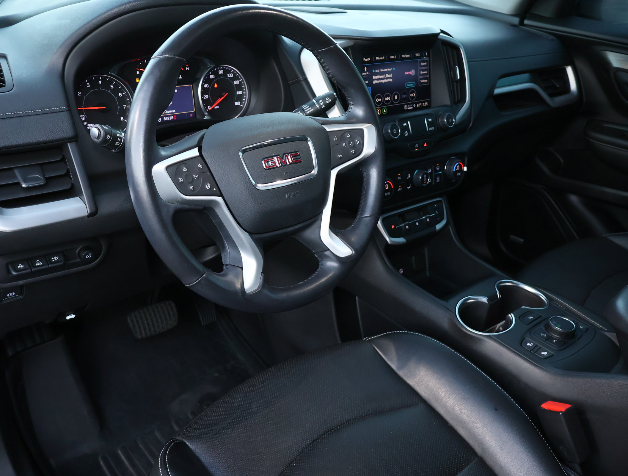 Used 2022 GMC Terrain SLT w/ Infotainment Package II FWD image 3