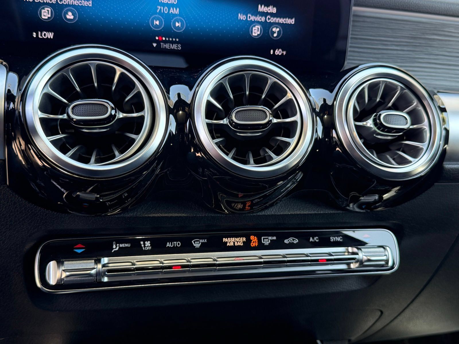 Used 2023 Mercedes-Benz GLB 250 image 37