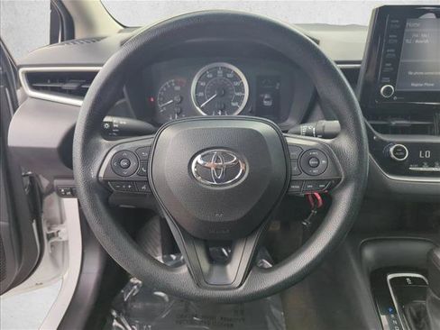 Used 2022 Toyota Corolla LE FWD image 13