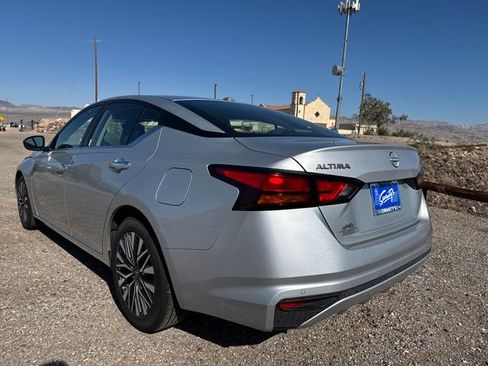Used 2023 Nissan Altima 2.5 SV image 3