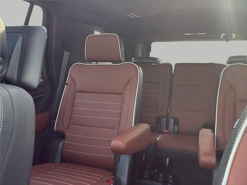 Used 2023 GMC Yukon Denali Ultimate AWD/4WD image 31