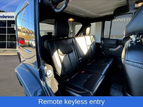 Used 2018 Jeep Wrangler Unlimited Sahara image 18