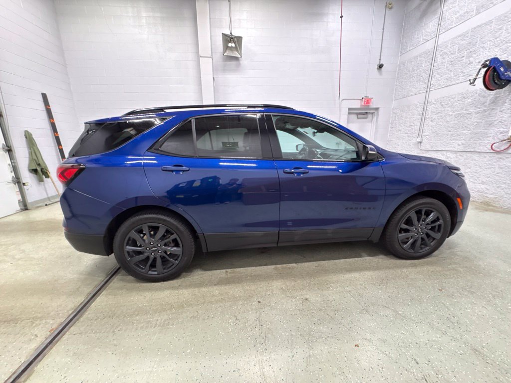 Used 2022 Chevrolet Equinox RS w/ RS Leather Package AWD/4WD image 3