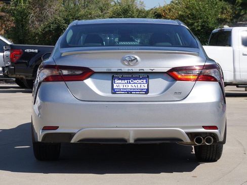 Used 2022 Toyota Camry SE image 4