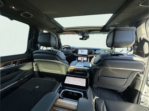 Used 2024 Jeep Grand Wagoneer Series III image 17