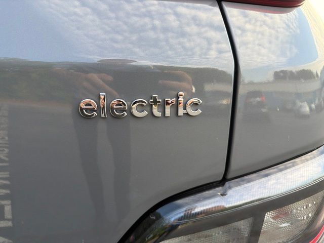 Used 2023 Hyundai Kona SE w/ Cargo Package FWD image 11