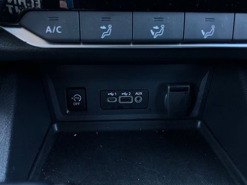 Used 2025 Nissan Sentra SV image 23