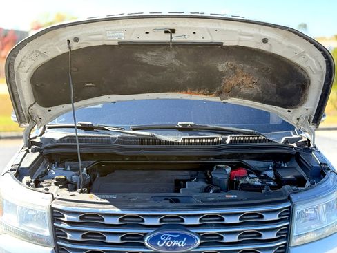 Used 2017 Ford Explorer XLT w/ Equipment Group 202A image 28