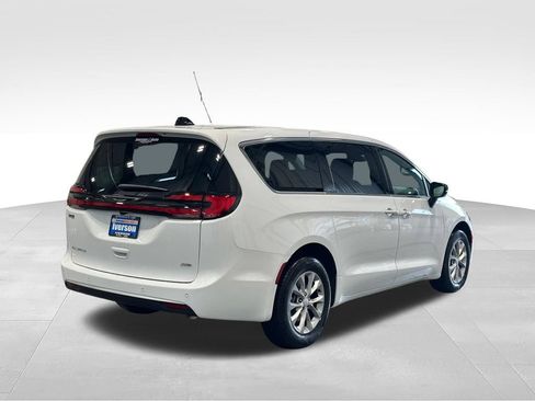 New 2027 Chrysler Pacifica Select AWD/4WD image 7