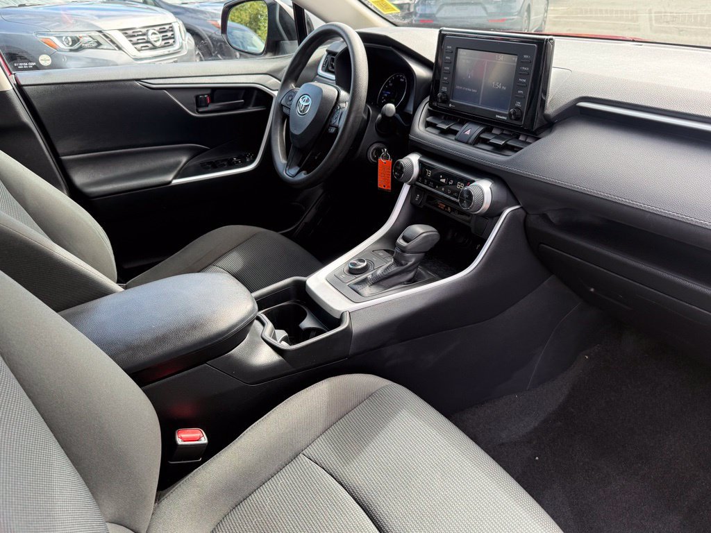 Used 2021 Toyota RAV4 LE AWD/4WD image 27