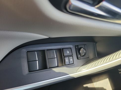Used 2019 Toyota RAV4 XLE Premium FWD image 23