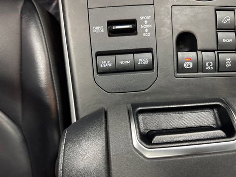 Used 2023 Toyota Highlander XLE AWD/4WD image 37