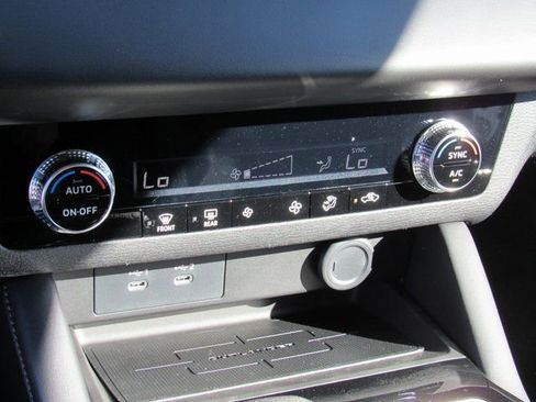 New 2026 Mitsubishi Outlander ES image 18