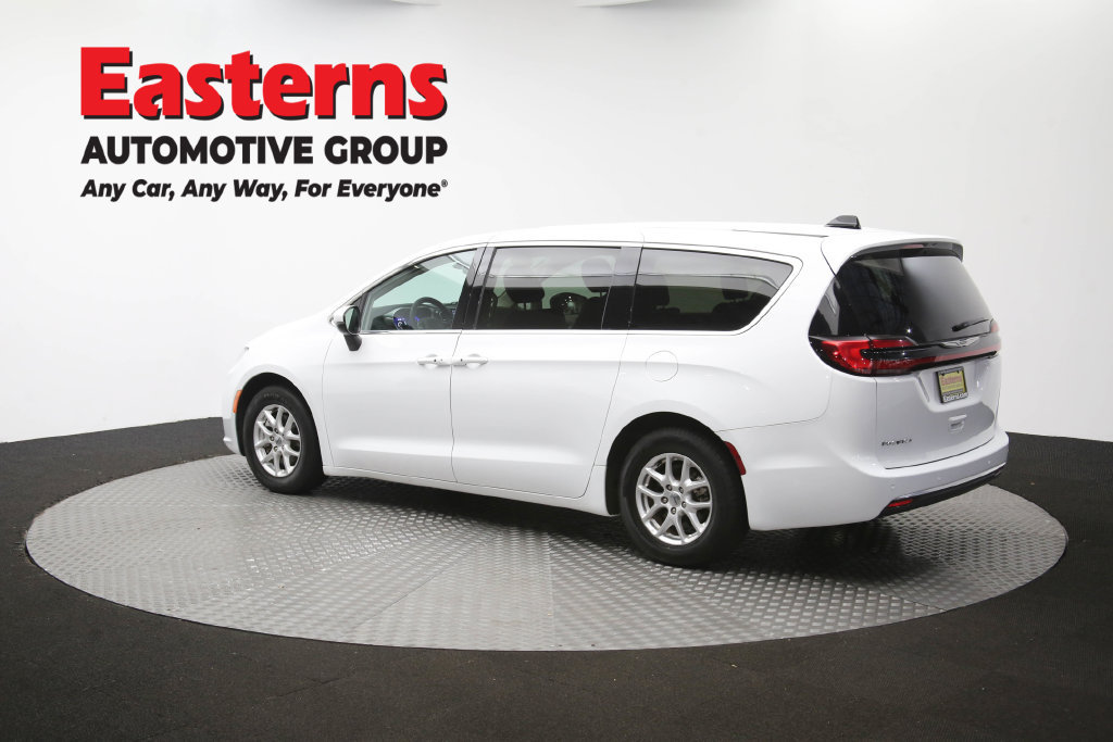 Used 2023 Chrysler Pacifica Touring-L FWD image 67