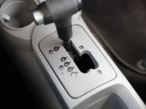 Used 2005 Volkswagen Beetle GL FWD image 31