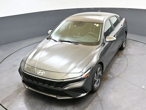 Certified 2024 Hyundai Elantra SEL w/ Convenience Package image 46