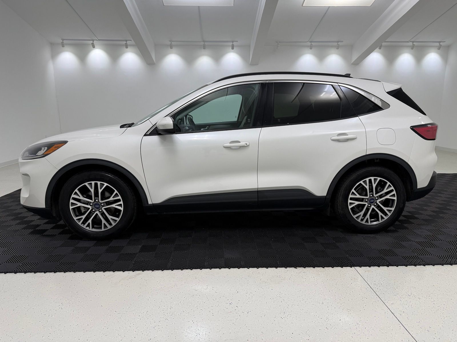 Used 2022 Ford Escape SEL w/ Technology Package FWD image 4