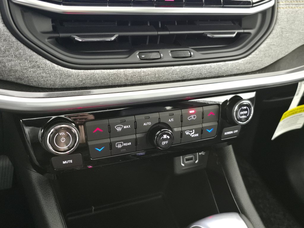 New 2026 Jeep Compass Latitude AWD/4WD image 31