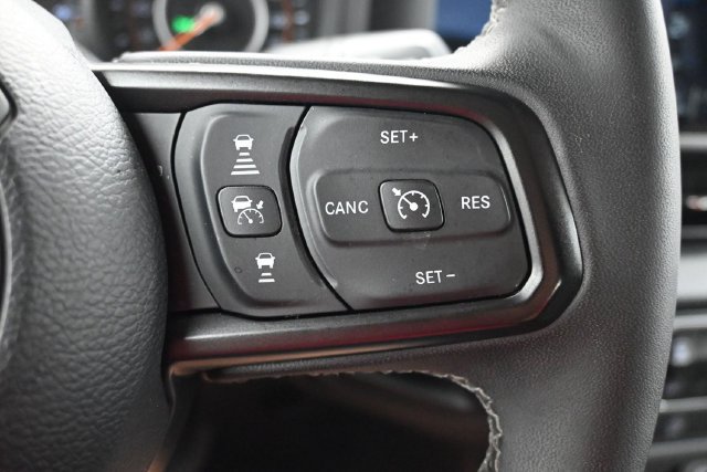 Used 2025 Jeep Gladiator Rubicon w/ Convenience Group AWD/4WD image 11