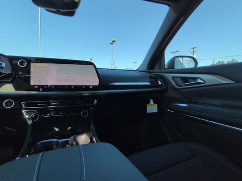 New 2026 Chevrolet Traverse LT w/ Driver Confidence Package FWD image 3
