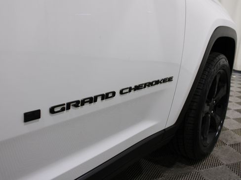 Used 2023 Jeep Grand Cherokee L Laredo AWD/4WD image 28