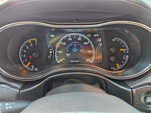 Used 2018 Jeep Grand Cherokee High Altitude image 3