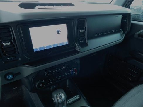 Used 2022 Ford Bronco Base w/ Sasquatch Package image 25