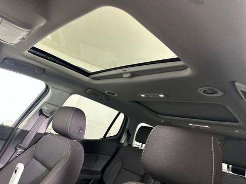 Used 2023 GMC Acadia SLE w/ Driver Convenience Package image 12