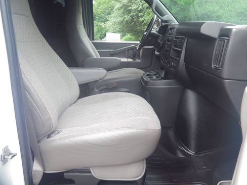 Used 2016 Chevrolet Express 3500 LT w/ LT Preferred Equipment Group RWD image 15