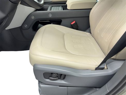 Used 2022 Land Rover Defender 110 SE image 38