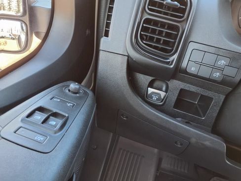 New 2025 RAM ProMaster 2500 w/ Convenience Group FWD image 18