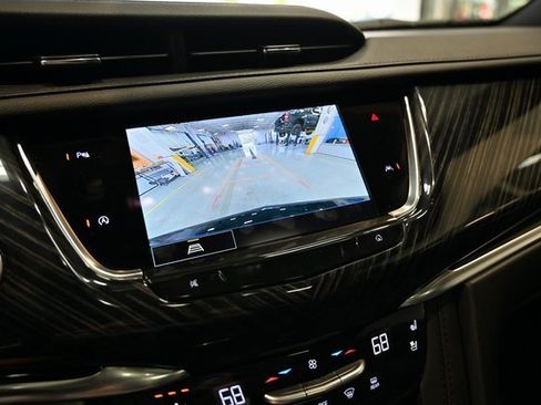 Used 2025 Cadillac XT6 Premium Luxury image 18