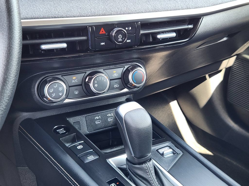 Certified 2025 Nissan Kicks SV AWD/4WD image 16
