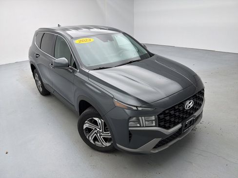 Used 2023 Hyundai Santa Fe SE image 2