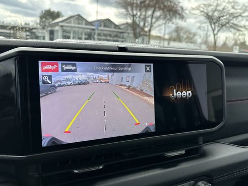 Used 2024 Jeep Gladiator Rubicon w/ Technology Group image 19