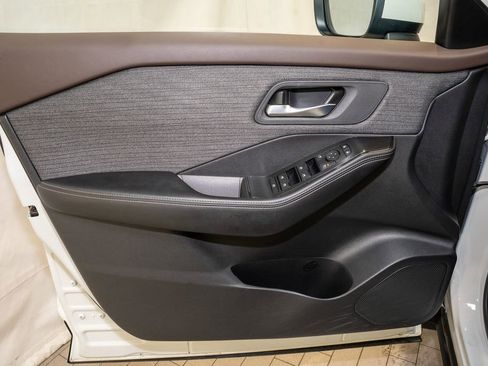 Certified 2023 Nissan Rogue SV image 11