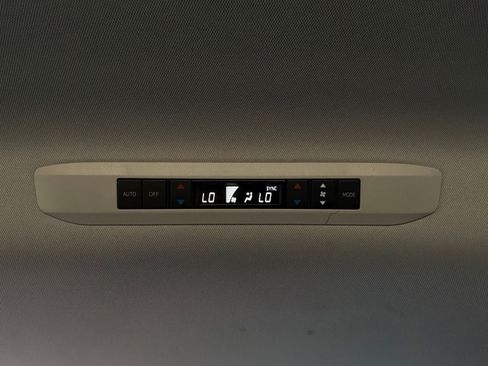 Used 2026 Toyota Sienna XLE FWD image 15