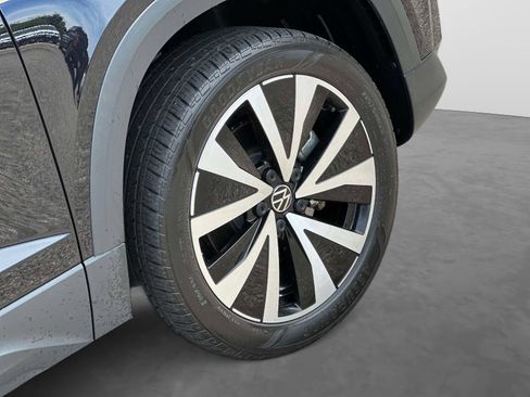 Certified 2023 Volkswagen Taos SE FWD image 7