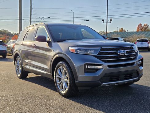 Certified 2023 Ford Explorer XLT w/ Equipment Group 202A image 4