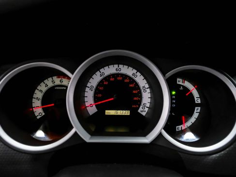 Used 2015 Toyota Tacoma PreRunner w/ TRD Sport Package image 18