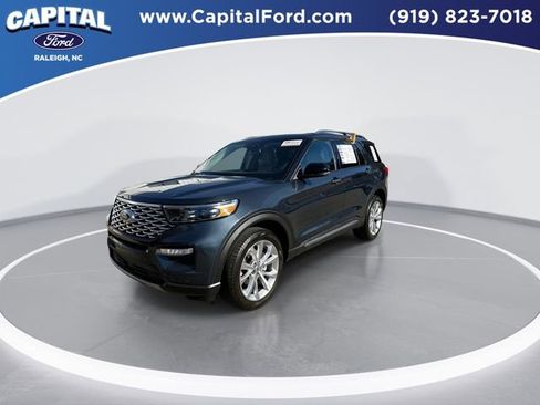 Certified 2023 Ford Explorer Platinum w/ Class IV Trailer Tow Package image 4