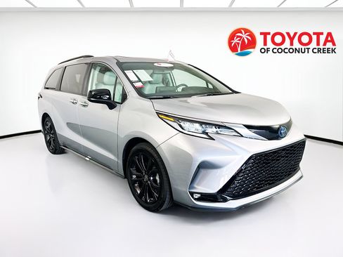 Certified 2023 Toyota Sienna XSE w/ XSE Plus Package FWD image 1