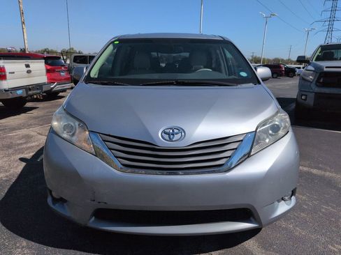 Used 2013 Toyota Sienna XLE FWD image 9